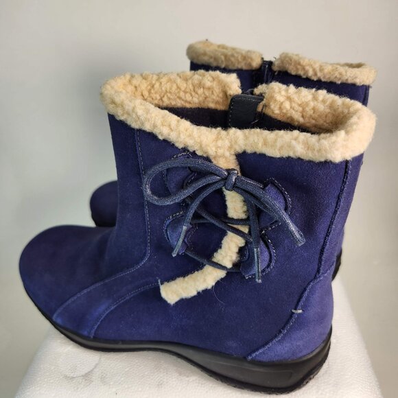 Brand new in box, Clarks Bendable, Navy blue suede, side zip. Sz 7.5 - Picture 3 of 8